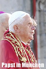 Papst Benedikt auf dem Marienplatz (Foto. Ingrid Grossmann)